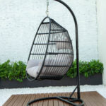 Single folding swing with light grey cushion image 1